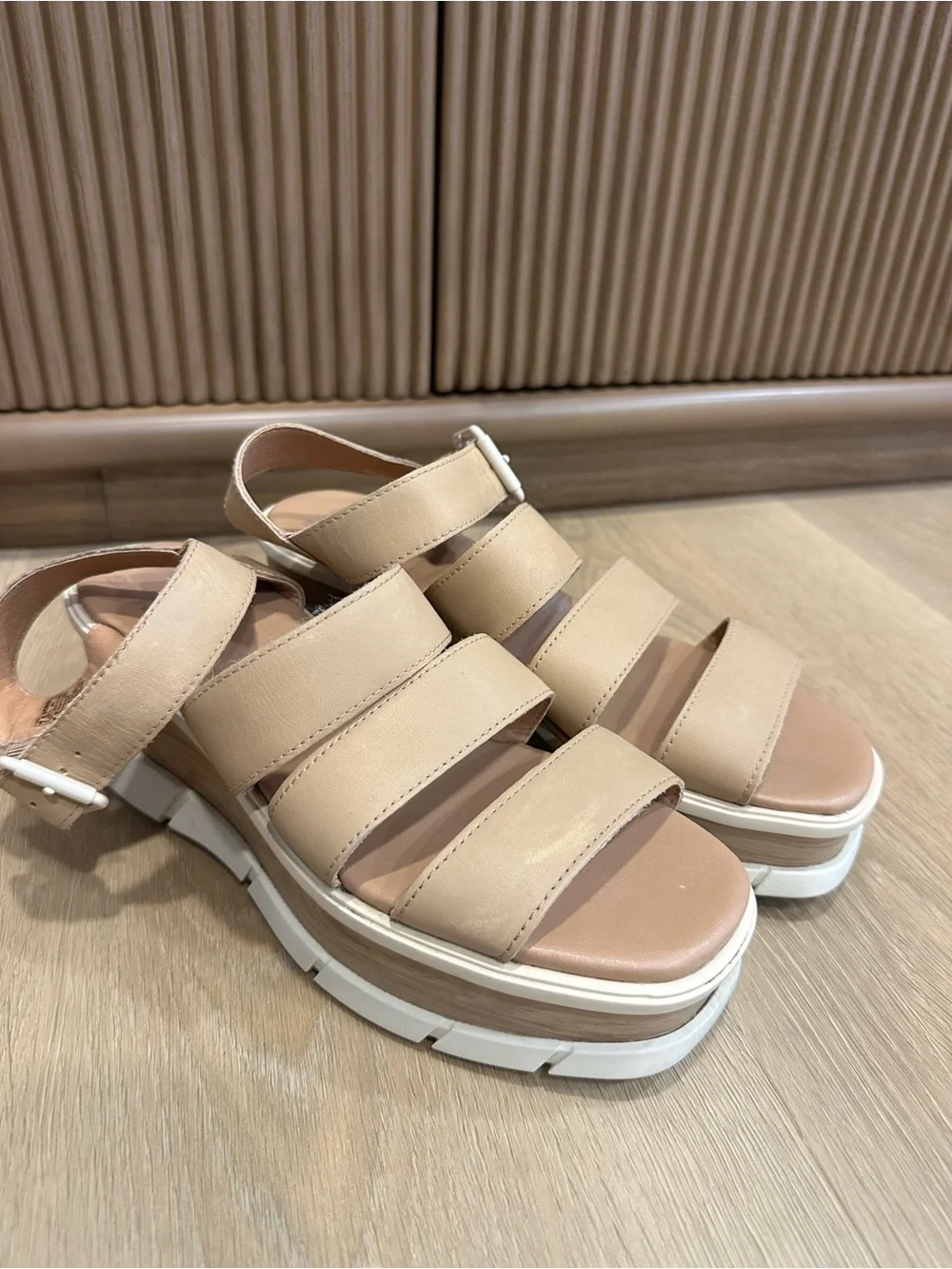 Sorel Joanie III Ankle Strap Wedge Sandals size 7.5
